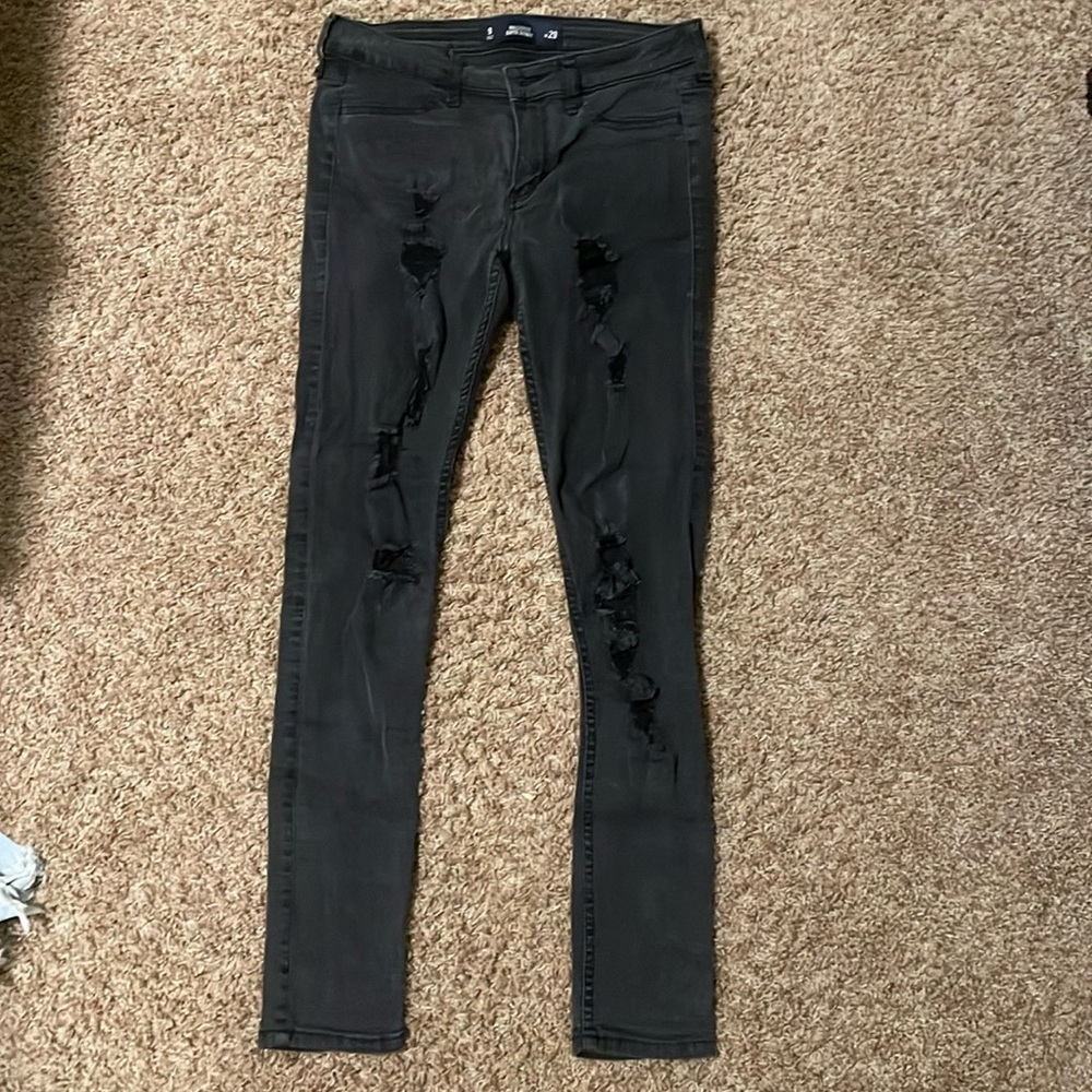 Hollister black ripped super skinny jean. Size 9/29